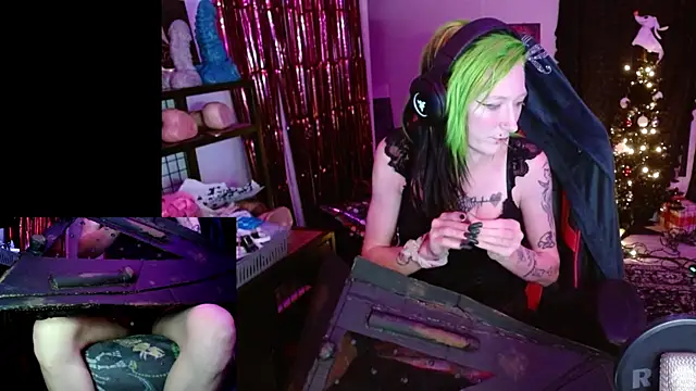 alicewonder09 online show from 12-17-25, 04:18