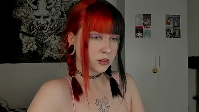 t0riayun0 online show from 03-02-25, 10:16