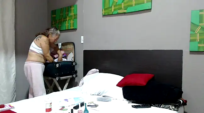 Snapshot of marinadenoche chatting on 02-15-25, 12:37 marinadenoche online show from 02-15-25, 12:37