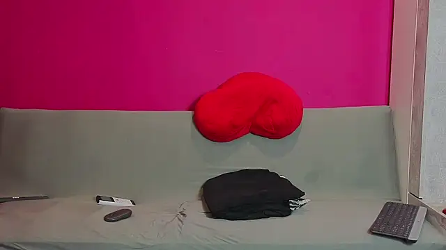 Young Strawberryy online show from 03-20-26, 01:05