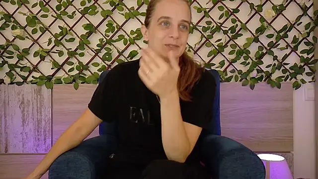 LadyChantale online show from 10-26-25, 07:47