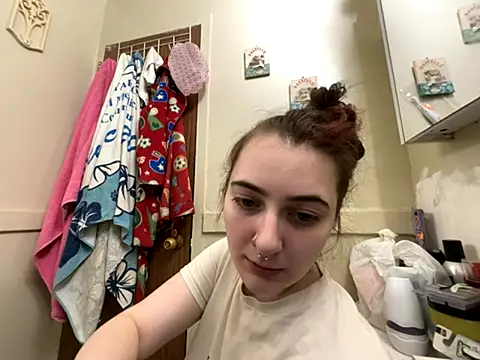 Snowbunnycake 131 online show from 11-30-25, 03:05