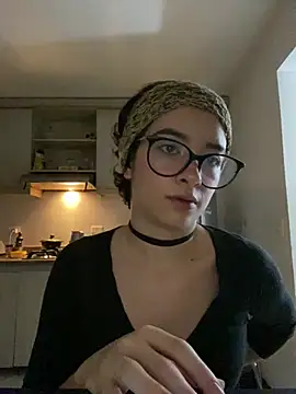 Snapshot of _Lunnaa_ chatting on 05-06-26, 12:19 Lunnaa online show from 05-06-26, 12:19