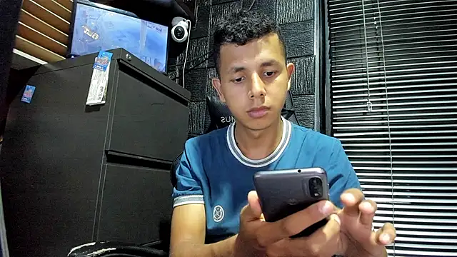 Snapshot of boy_bigcock24cm chatting on 07-12-26, 12:12 boy bigcock24cm online show from 07-12-26, 12:12