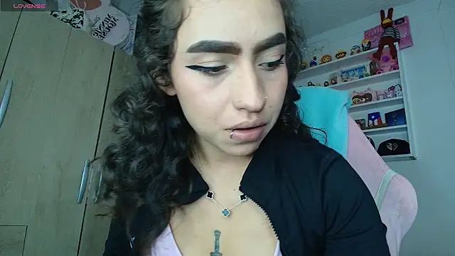 Snapshot of valenor_ chatting on 01-17-26, 03:00 valenor online show from 01-17-26, 03:00