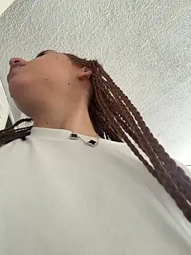 Snapshot of valenor_ chatting on 02-20-26, 06:52 valenor online show from 02-20-26, 06:52