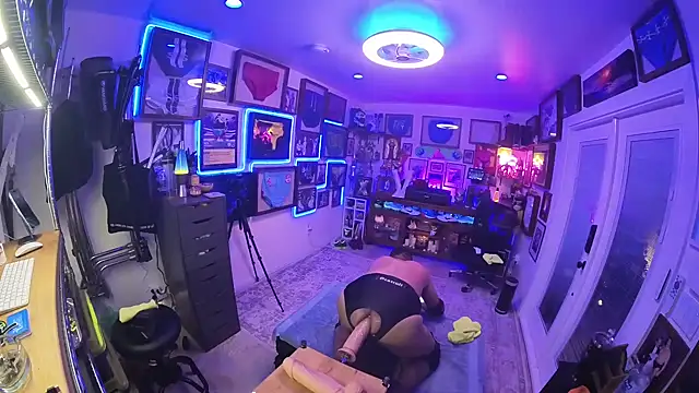 Snapshot of Briefs_bud chatting on 02-14-25, 03:11 Briefs bud online show from 02-14-25, 03:11