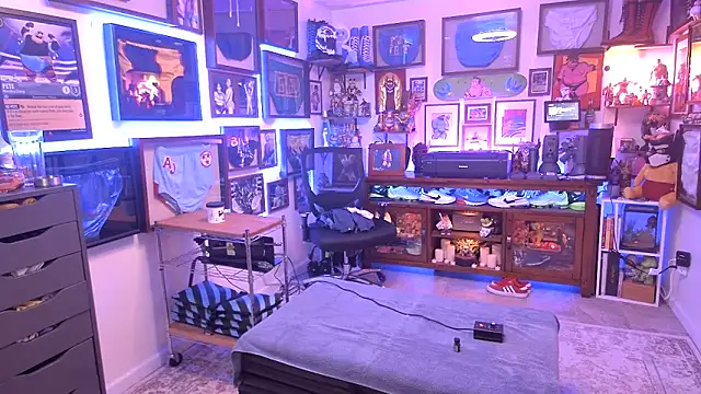 Snapshot of Briefs_bud chatting on 03-06-25, 06:08 Briefs bud online show from 03-06-25, 06:08