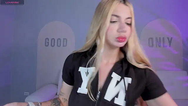 NiaHolland online show from 07-11-26, 07:38