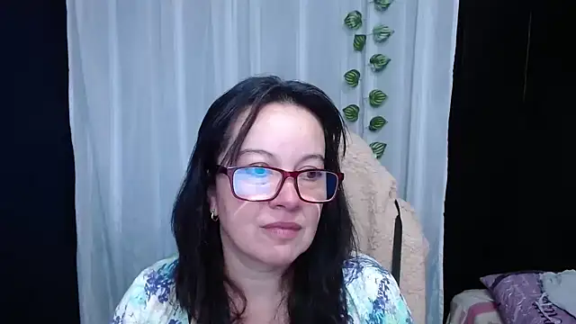 Sonialorens  online show from 01-09-25, 11:58