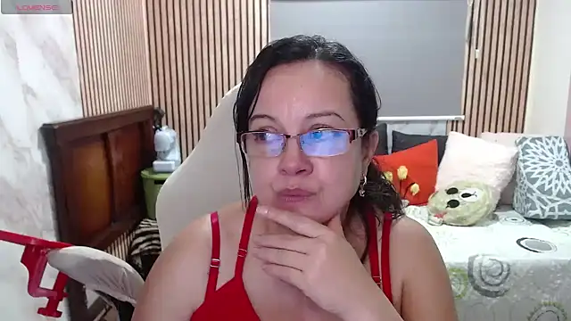 Snapshot of Sonialorens_ chatting on 06-01-26, 10:33 Sonialorens online show from 06-01-26, 10:33