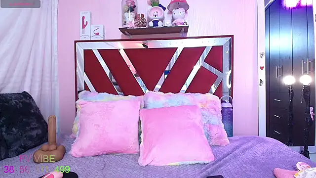 Snapshot of Foxy_Megan chatting on 02-11-25, 11:10 Foxy Megan online show from 02-11-25, 11:10