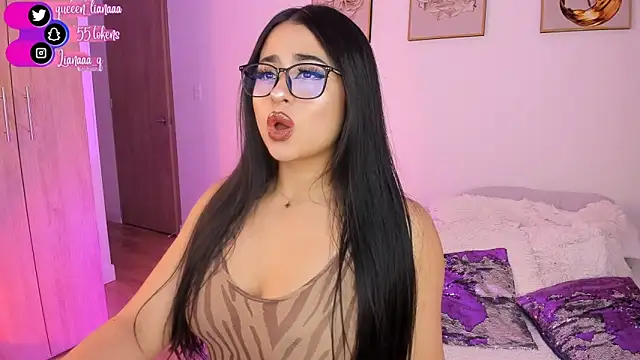 Snapshot of Queen_liana chatting on 01-07-25, 08:24 Queen liana online show from 01-07-25, 08:24