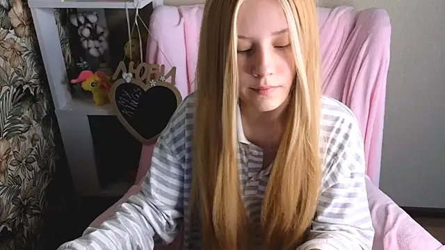 Snapshot of sarakaell chatting on 07-11-26, 02:25 sarakaell online show from 07-11-26, 02:25