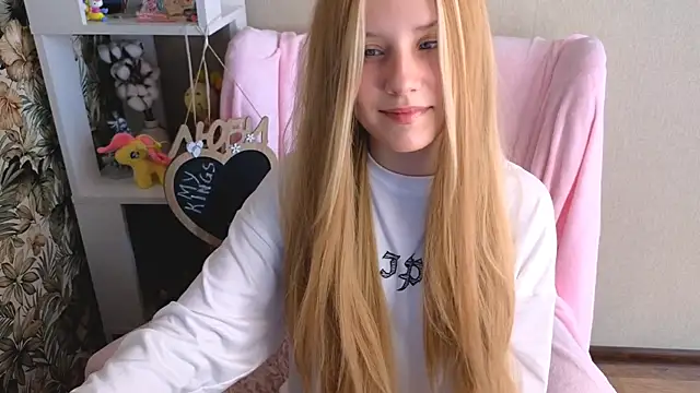 Snapshot of sarakaell chatting on 07-15-26, 01:55 sarakaell online show from 07-15-26, 01:55