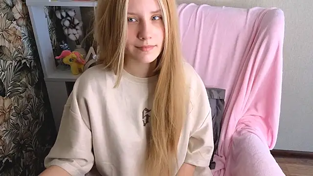 Snapshot of sarakaell chatting on 07-16-26, 02:39 sarakaell online show from 07-16-26, 02:39