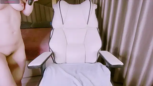 Snapshot of Girl__Funny chatting on 02-21-25, 08:16 Girl  Funny online show from 02-21-25, 08:16