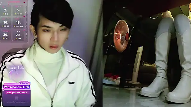 Snapshot of CrytinaSissyCrossdress chatting on 12-19-24, 01:29 CrytinaSissyCrossdress online show from 12-19-24, 01:29