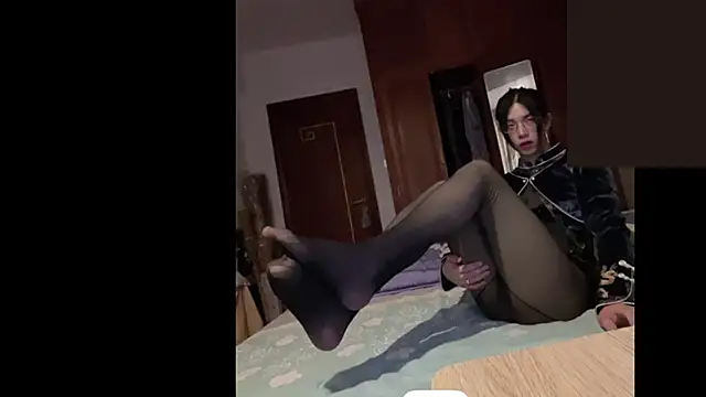 Snapshot of CrytinaSissyCrossdress chatting on 03-21-25, 09:01 CrytinaSissyCrossdress online show from 03-21-25, 09:01