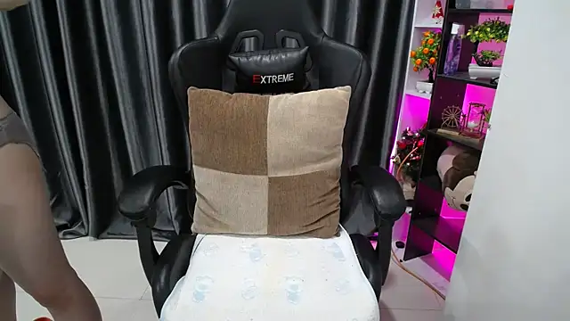 Yuki-yio online show from 09-15-25, 01:16