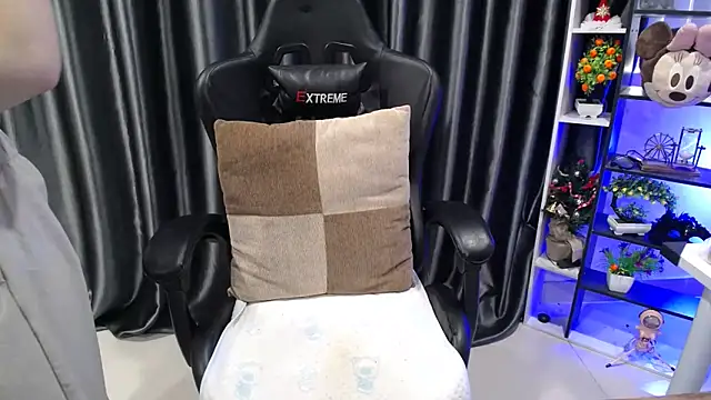 Yuki-yio online show from 10-06-25, 01:47