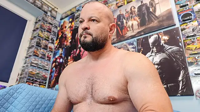 Snapshot of Muscle_Bear chatting on 06-20-26, 05:21 Muscle Bear online show from 06-20-26, 05:21