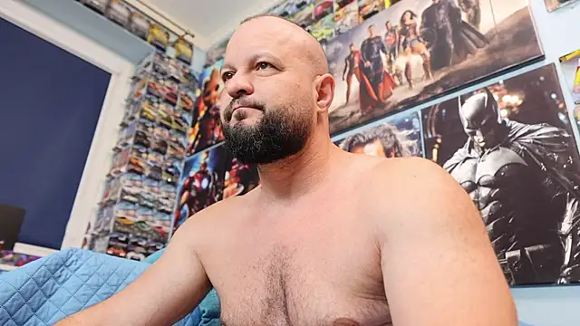 Snapshot of Muscle_Bear chatting on 07-17-26, 05:36 Muscle Bear online show from 07-17-26, 05:36