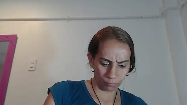 Amber Moore online show from 10-23-25, 01:38