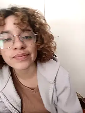 Snapshot of EmmaMelissa0521 chatting on 02-14-25, 04:52 EmmaMelissa0521 online show from 02-14-25, 04:52