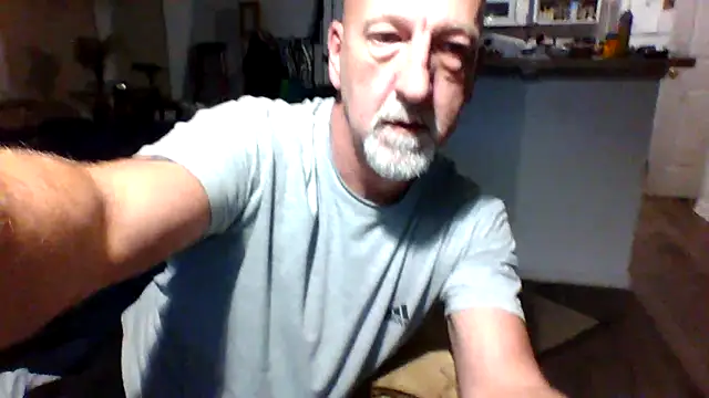 Snapshot of Yankeedave420 chatting on 01-06-25, 04:36 Yankeedave420 online show from 01-06-25, 04:36