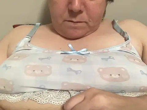 Snapshot of ParisNova chatting on 12-14-24, 01:50 ParisNova online show from 12-14-24, 01:50