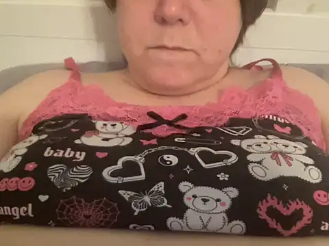 Snapshot of ParisNova chatting on 12-25-24, 12:59 ParisNova online show from 12-25-24, 12:59