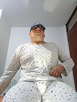 chicoguapo8 online show from 10-11-25, 12:26