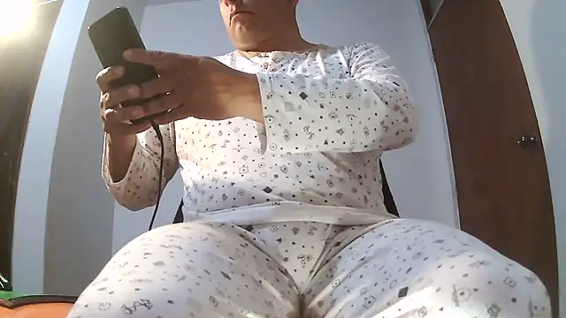 chicoguapo8 online show from 11-28-25, 07:11