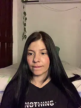 Snapshot of Estefani_32 chatting on 06-18-26, 07:29 Estefani 32 online show from 06-18-26, 07:29