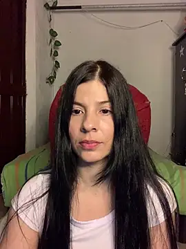 Snapshot of Estefani_32 chatting on 06-19-26, 05:06 Estefani 32 online show from 06-19-26, 05:06