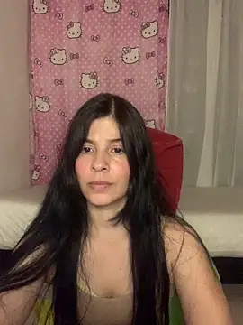 Snapshot of Estefani_32 chatting on 06-21-26, 07:27 Estefani 32 online show from 06-21-26, 07:27
