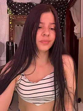 Snapshot of Estefani_32 chatting on 06-25-26, 05:28 Estefani 32 online show from 06-25-26, 05:28