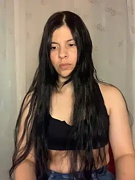 Snapshot of Estefani_32 chatting on 06-27-26, 08:58 Estefani 32 online show from 06-27-26, 08:58