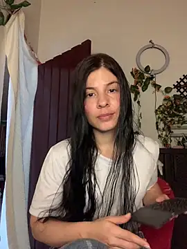 Snapshot of Estefani_32 chatting on 06-30-26, 03:57 Estefani 32 online show from 06-30-26, 03:57