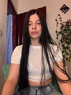 Snapshot of Estefani_32 chatting on 07-11-26, 05:37 Estefani 32 online show from 07-11-26, 05:37