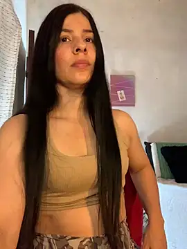 Snapshot of Estefani_32 chatting on 07-15-26, 02:11 Estefani 32 online show from 07-15-26, 02:11