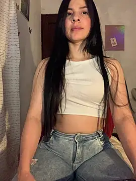 Snapshot of Estefani_32 chatting on 07-16-26, 02:56 Estefani 32 online show from 07-16-26, 02:56