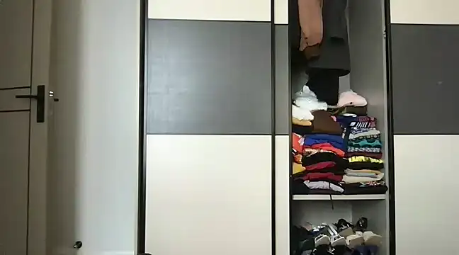 Snapshot of choco_petite chatting on 03-08-25, 06:43 choco petite online show from 03-08-25, 06:43