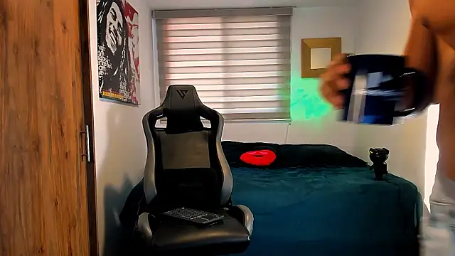 Liam V online show from 01-30-25, 04:55