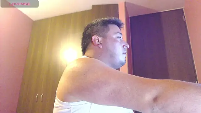 Snapshot of antonycruz chatting on 02-25-26, 01:37 antonycruz online show from 02-25-26, 01:37