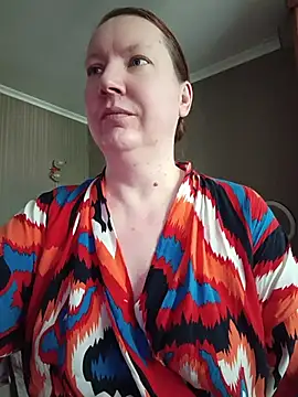 Snapshot of GoddessLara chatting on 06-11-26, 01:05 GoddessLara online show from 06-11-26, 01:05