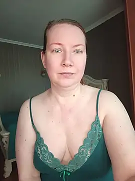 Snapshot of GoddessLara chatting on 07-10-26, 12:04 GoddessLara online show from 07-10-26, 12:04