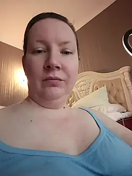 Snapshot of GoddessLara chatting on 07-14-26, 02:27 GoddessLara online show from 07-14-26, 02:27