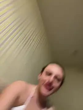 Lisaaan online show from 12-19-24, 07:40